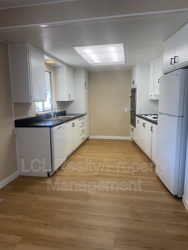 Building Photo - 25961 Leila Dr