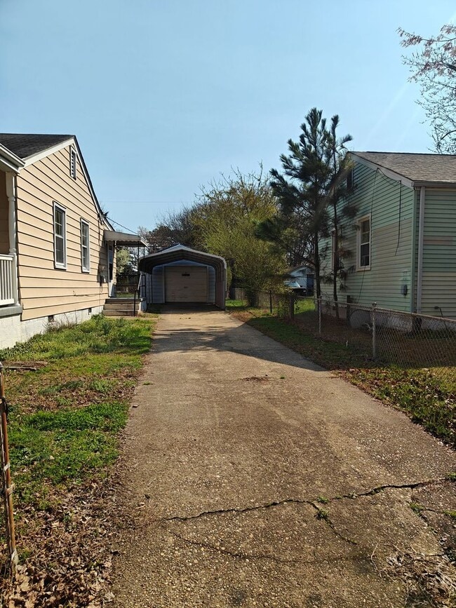 Building Photo - 2 bedroom home