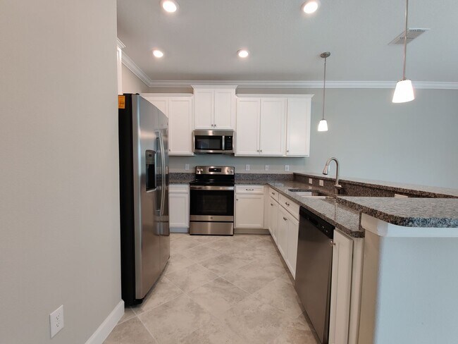 Building Photo - 23240 Willow Glen Way