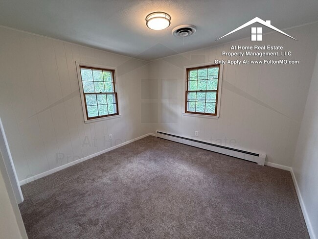 Building Photo - 511 Kleewood Dr