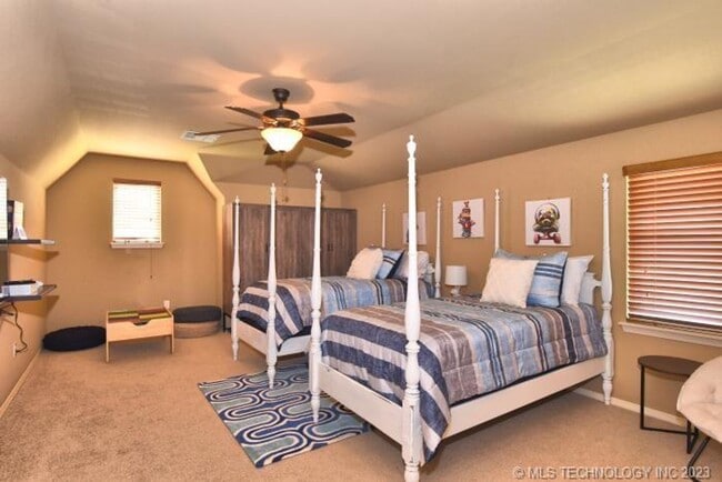 Building Photo - Room for the whole family in this 5 bedroom, 3-1/2 bath Executive Rental on corner lot in Millice...