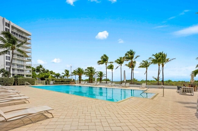 Building Photo - 607 Ocean Dr