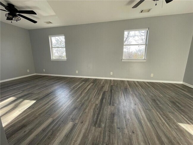 Building Photo - 3492 Point View Cir