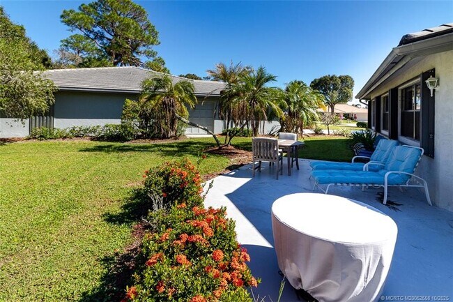 Building Photo - 2343 SW Spoonbill Dr