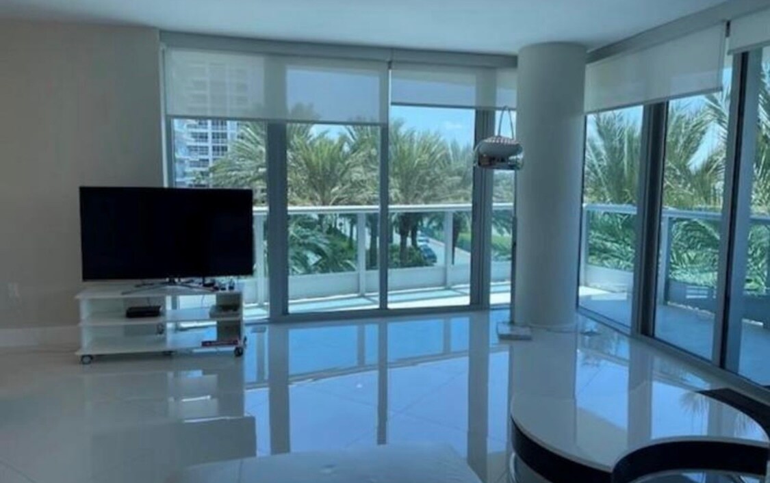 Building Photo - 9401 Collins Ave