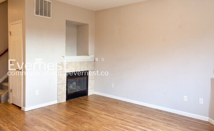 Building Photo - 2851 Kansas Dr