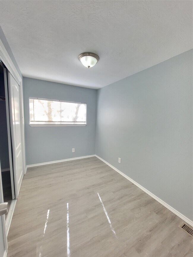 Building Photo - 14245 Ravine