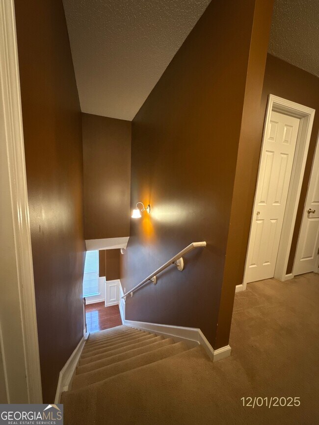 Building Photo - 460 Camella Cir