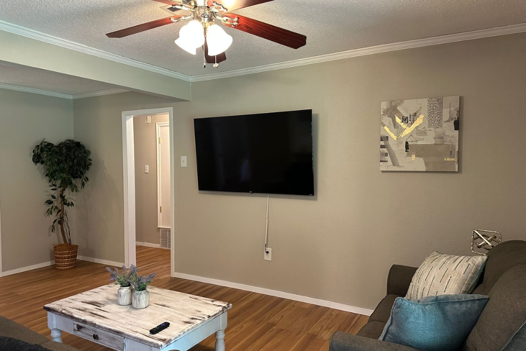 Building Photo - 1607 Sagebrush Trl