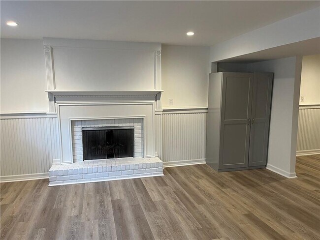 Building Photo - 305 Hembree Forest Cir