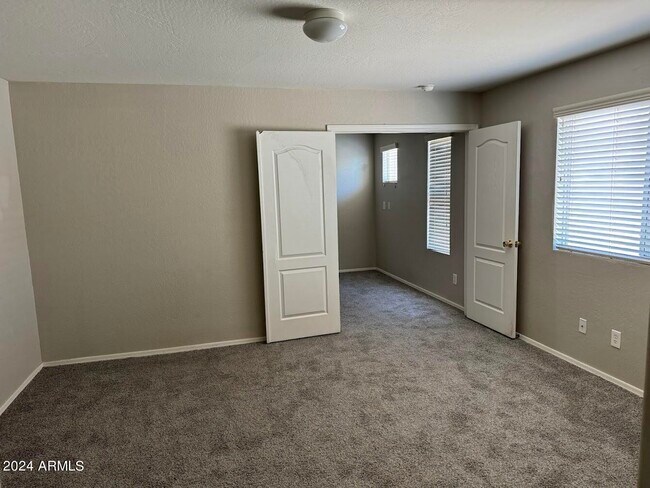 Building Photo - 10036 W Kingman St