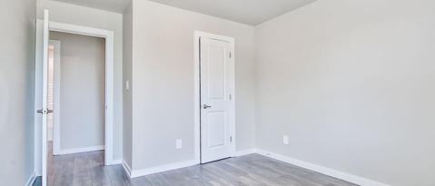 Building Photo - 208 Lake Ct