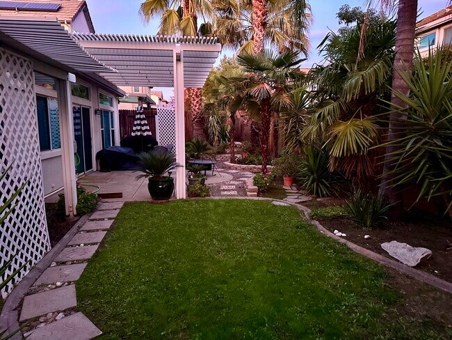 Building Photo - 5637 Darby Rd