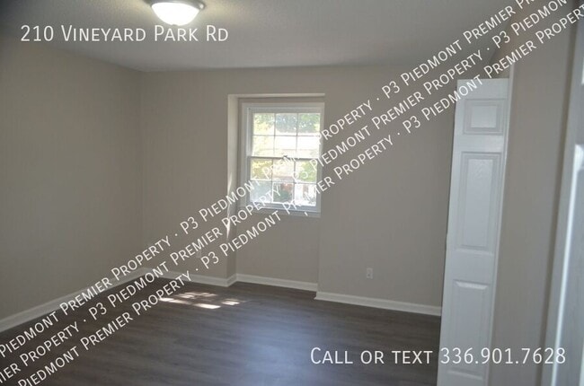 Building Photo - 210 Vineyard Park Rd