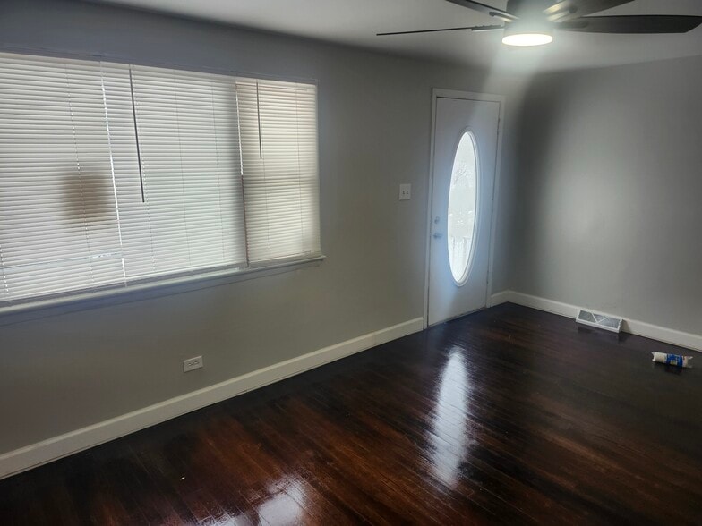 Building Photo - 11832 S Loomis St