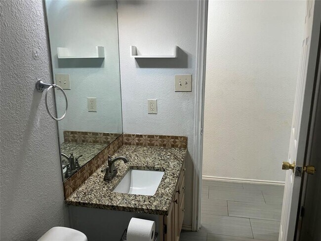 Building Photo - 1209 Wood Creek Dr