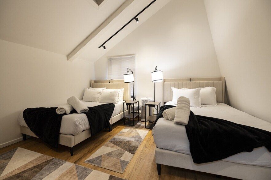 Building Photo - 1080 NY-52