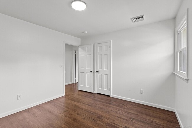 Building Photo - 36 Fuller Dr