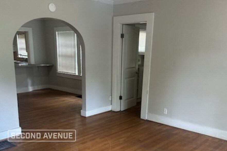 Building Photo - 808 7th Ave