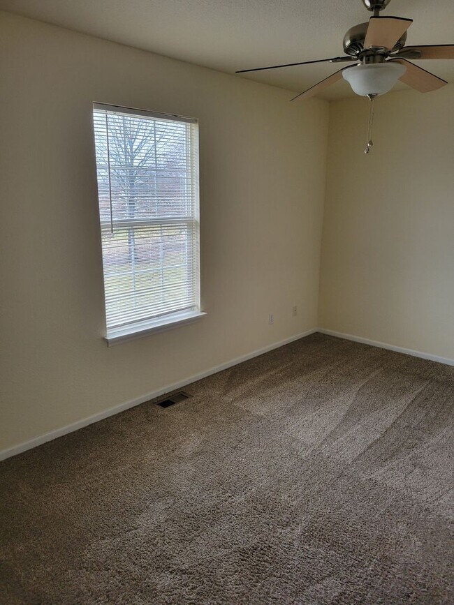 Building Photo - 4522 Waterloo Dr
