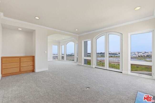 Building Photo - 8120 Billowvista Dr