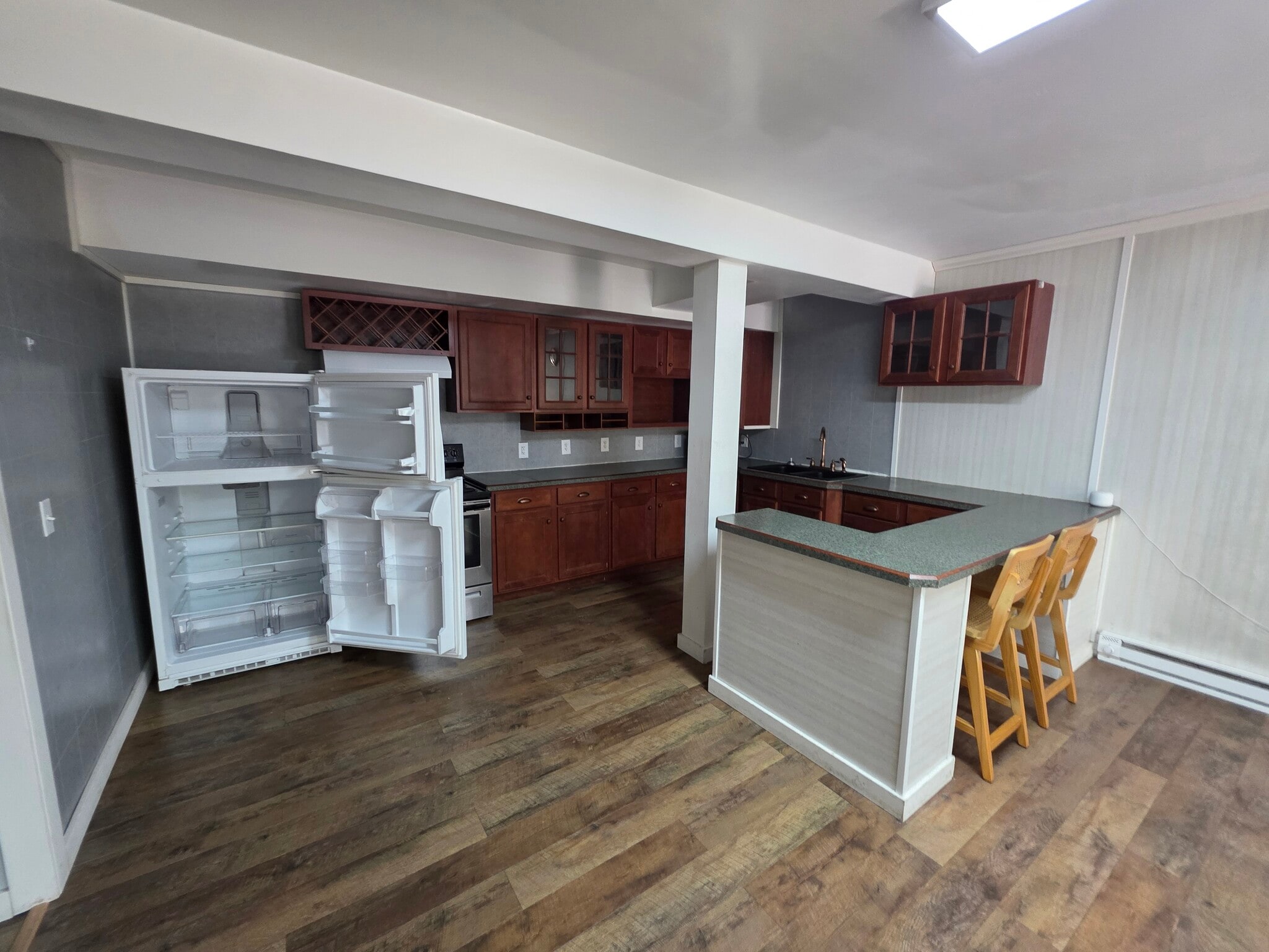 Building Photo - 925 College Ave