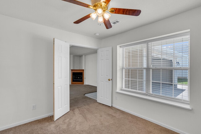 Building Photo - 1704 Juniper Dr