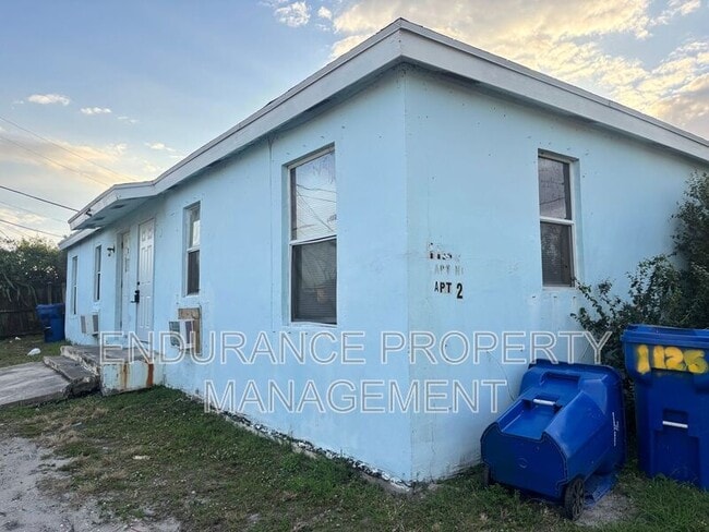 Building Photo - 1125 W 28th St