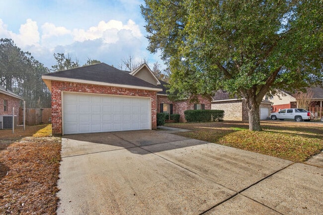 Building Photo - 10277 English Manor Dr