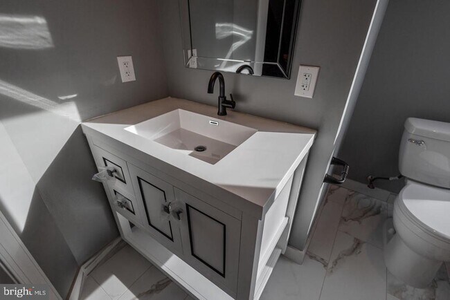 Building Photo - 3030 W Girard Ave