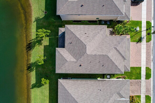 Building Photo - 1132 NW Demedici Rd