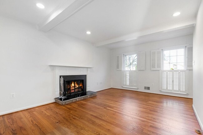 Building Photo - 17020 Briardale Rd