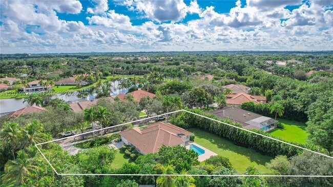 Building Photo - 1256 Manor Dr S