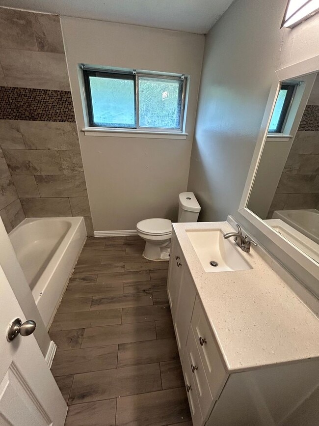 Building Photo - 2211 Granada Dr