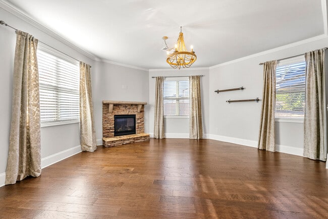 Building Photo - 5230 Scenic Valley Dr