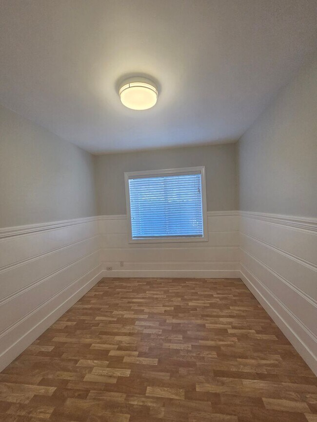 Building Photo - West Side Petaluma Gem- Beautiful 3 bedroom 2 bathroom