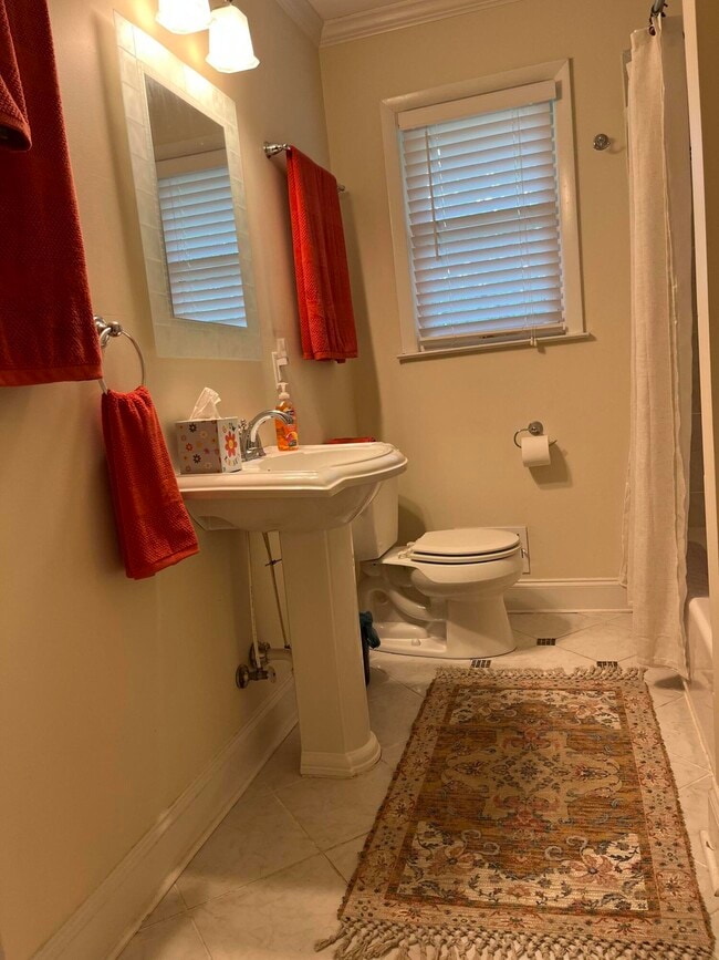 Building Photo - 461 E Boundary Ave SE