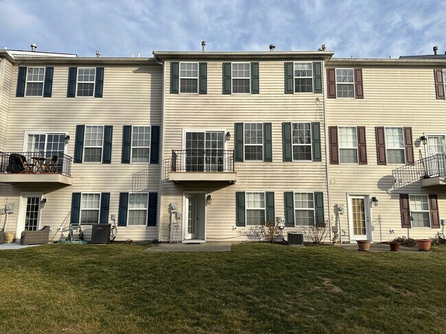 Building Photo - 11888 Esty Way