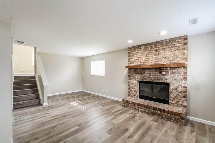 Building Photo - 1310 Citation Cir S