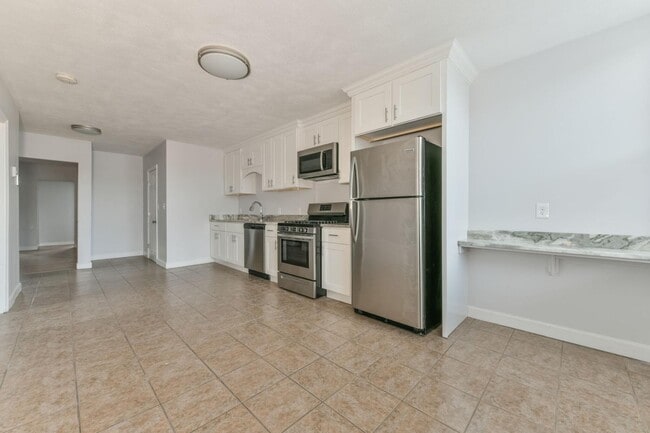 Building Photo - 237 Chestnut St