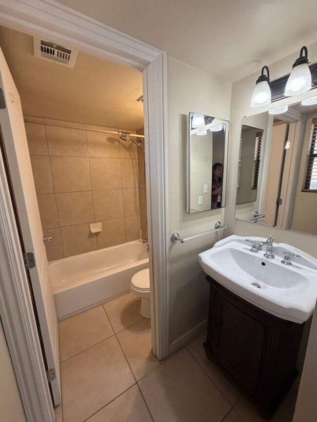 Building Photo - 3200 S Litzler Dr