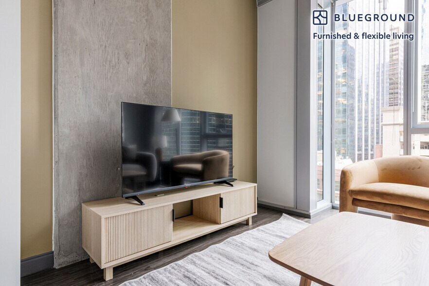 Building Photo - 215 W Lake St