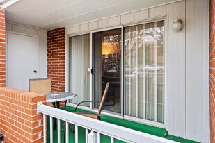 Building Photo - Park Place One Apartments