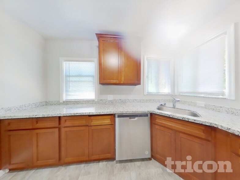 Building Photo - 627 Pierce St