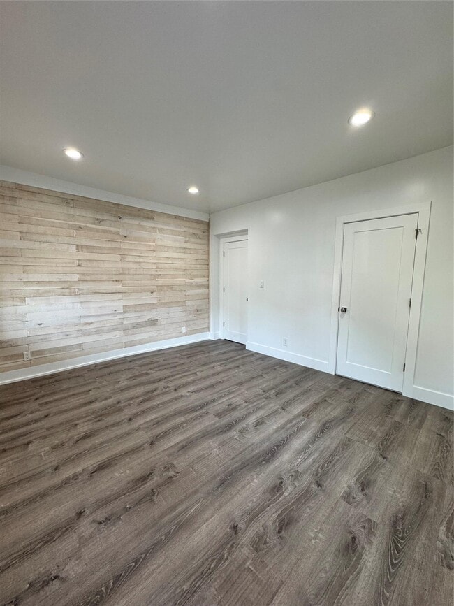 Building Photo - 1503 Rose Ln