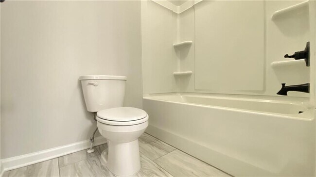 Building Photo - 4591 Silver Oak Dr SW