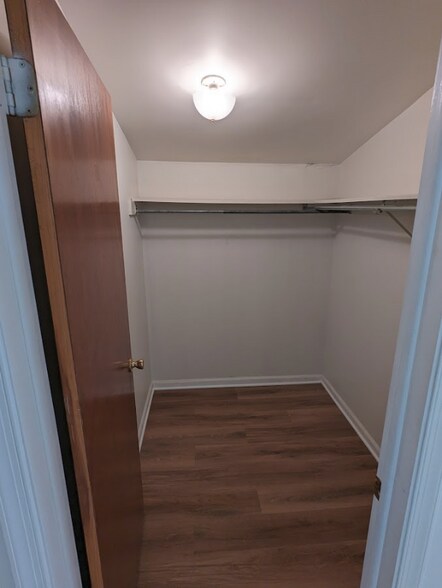 Building Photo - 77 Sandybrook Dr