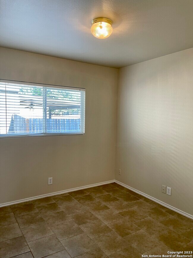 Building Photo - 8007 Misty Bluff