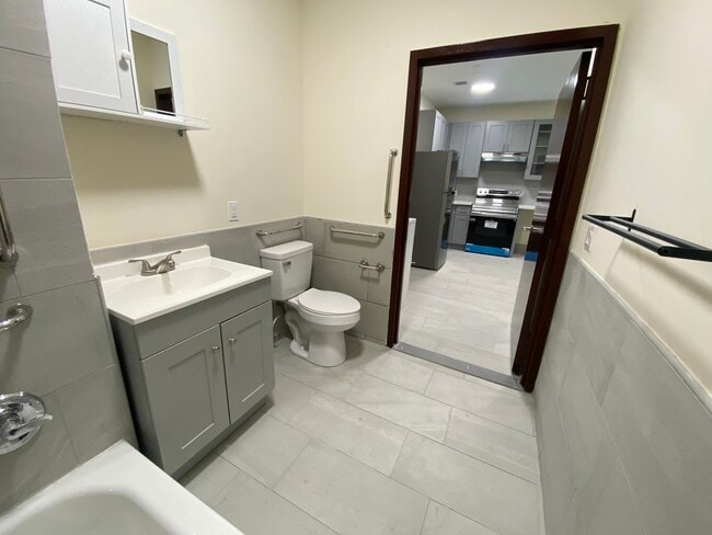 Building Photo - 1527 Bryant Avenue