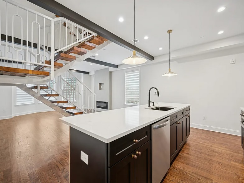 Building Photo - 2926 W Oxford St